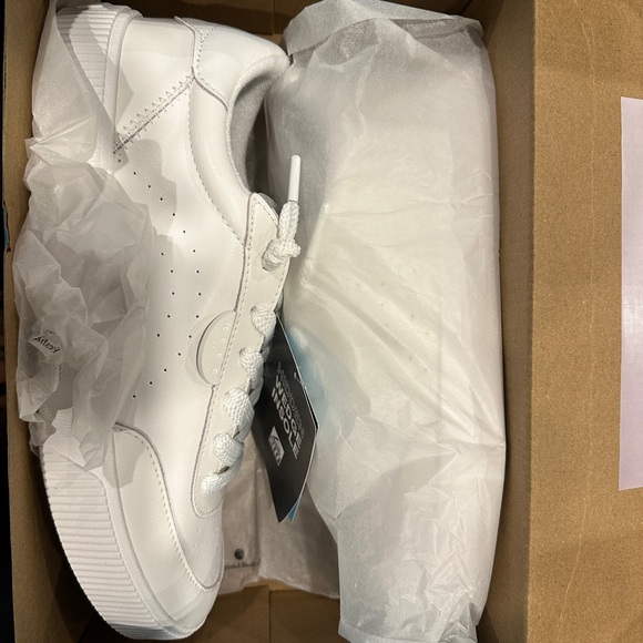 REEF - viral shoe of the summer Lay day dawn premium sneaker. NWT - Picture 5 of 9